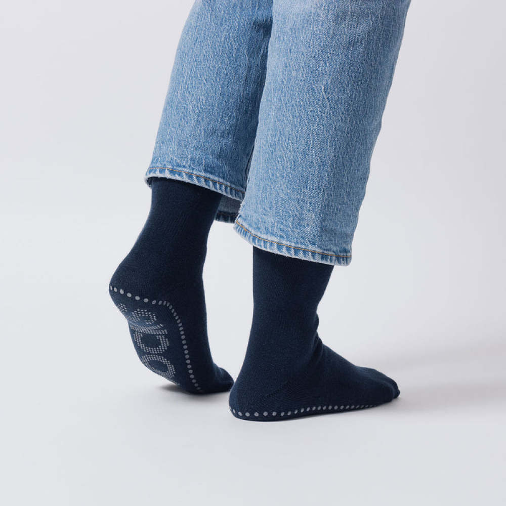 Anti-Rutsch Socken aus Bio-Baumwolle Schwarz (SNOCKS)