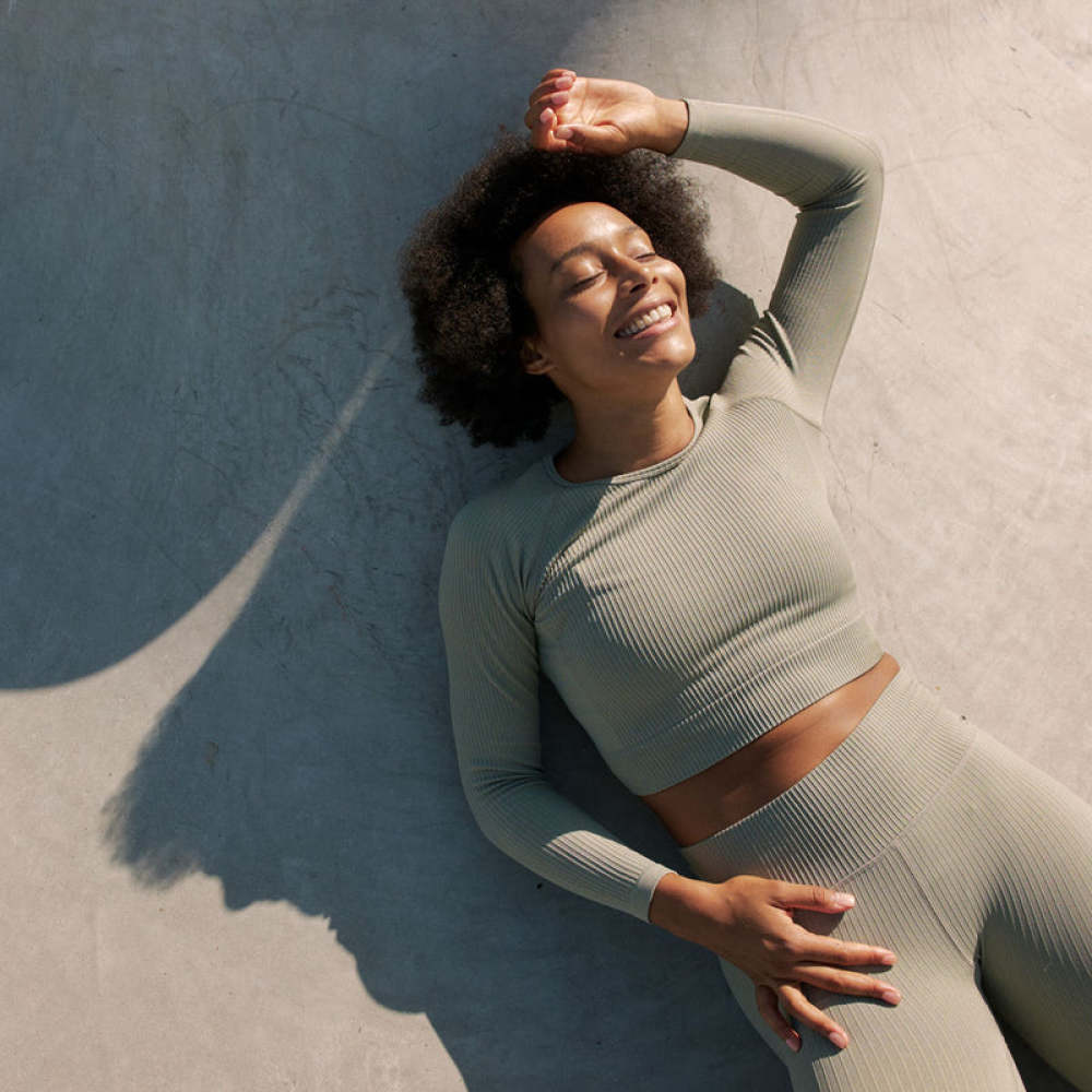 Geripptes Sportshirt langarm Damen aus recyceltem Polyamid Pastellgrün