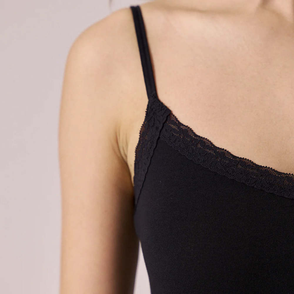 Damen Unterhemd mit Spitze aus Bio-Baumwolle Schwarz