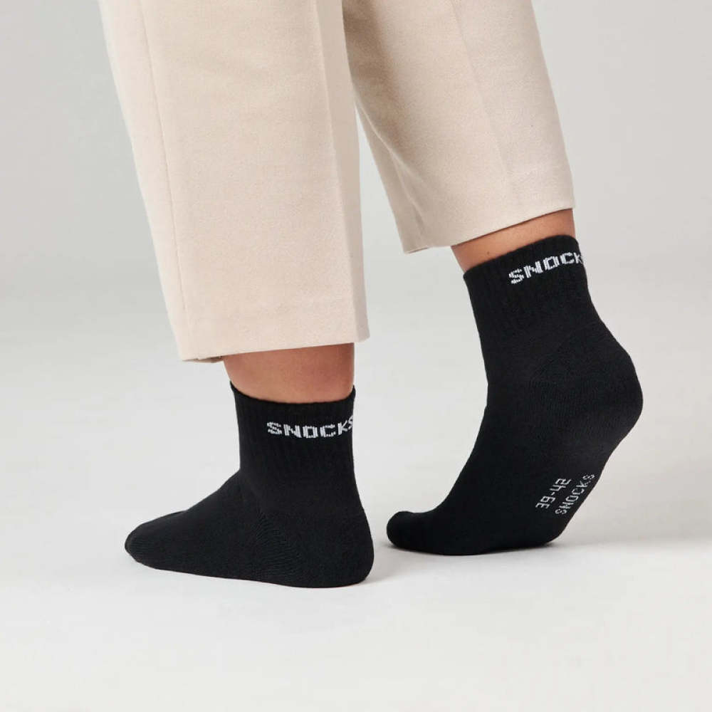 Retro Sneaker Socken aus Bio-Baumwolle Schwarz (SNOCKS)